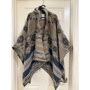 BCBG women cape sweater one size